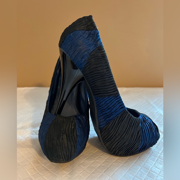 Lady Luxe Blue & Black Stilettos Size 8 Heel 6” - Picture 6 of 10